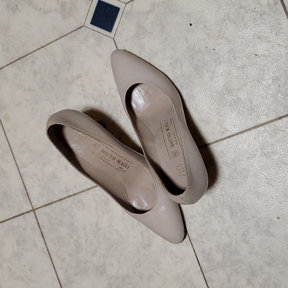 Bruno Magi vintage tan heels size 8AAA
